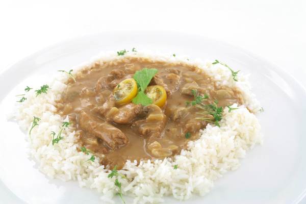 TK Block Menü Rahmgeschnetzeltes Züricher Art, feine Schweinefleischstreifen und frische 250 G/PO Champignons in rahmiger Sauce, Fleischeinwaage 44%,