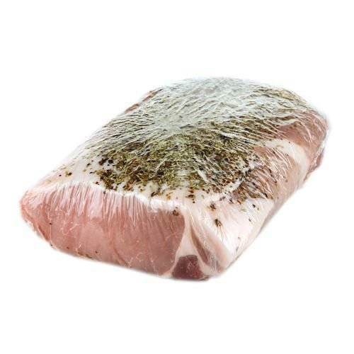 Kamfilet med salt, peber, enebær og rosmarin i kogepose